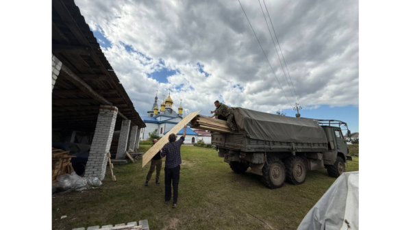Прихожане брянских храмов отправили очередную партию гуманитарной помощи на передовую