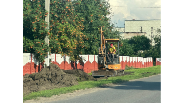 В Комаричах капитально ремонтируют дорогу по улице Незымаева