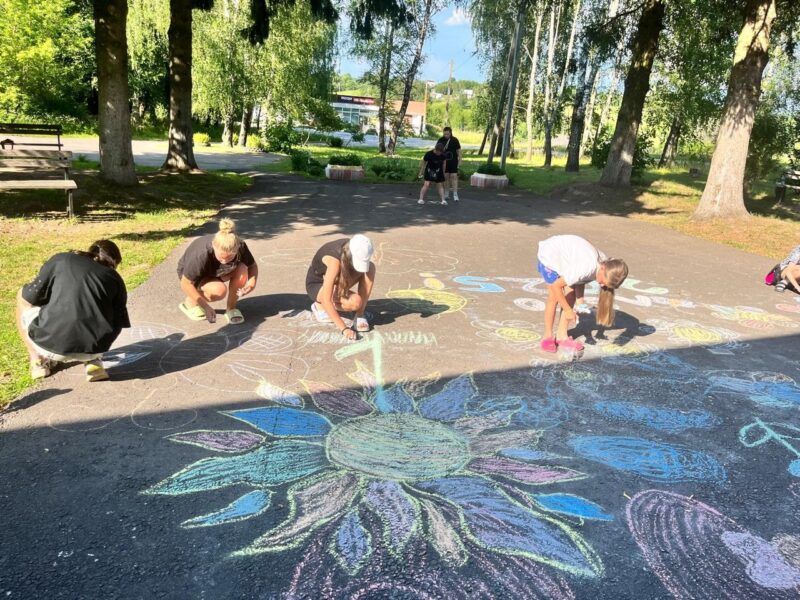 День рисования на асфальте прошел в Речицком СДК