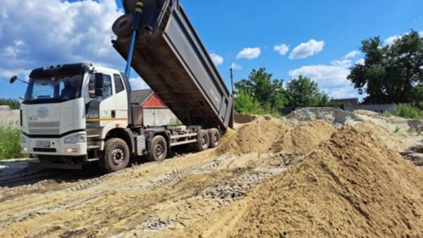 Комаричане заготовят 500 тонн песка для борьбы с гололедом