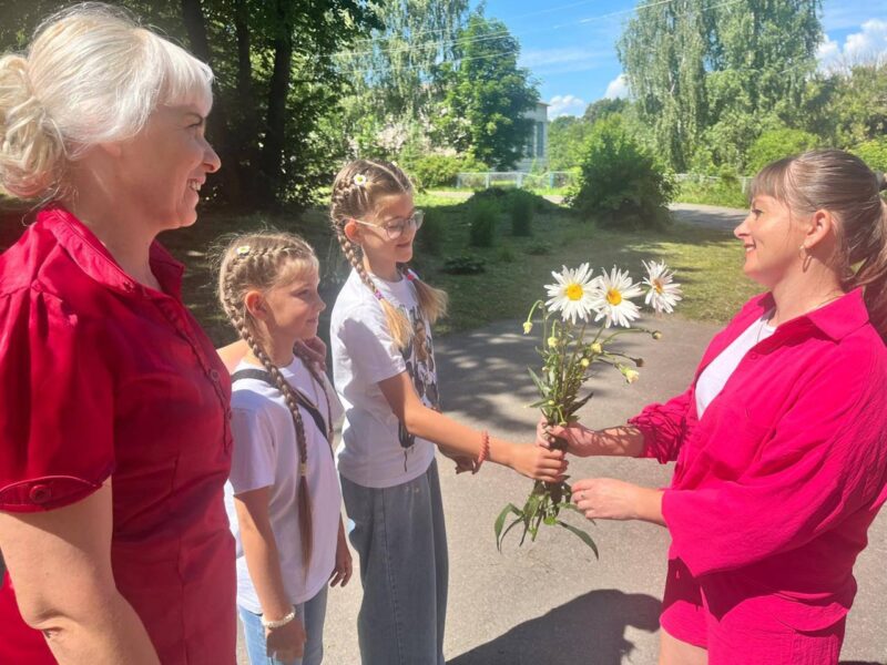 В Речицком СДК провели акцию «Ромашка- на счастье»