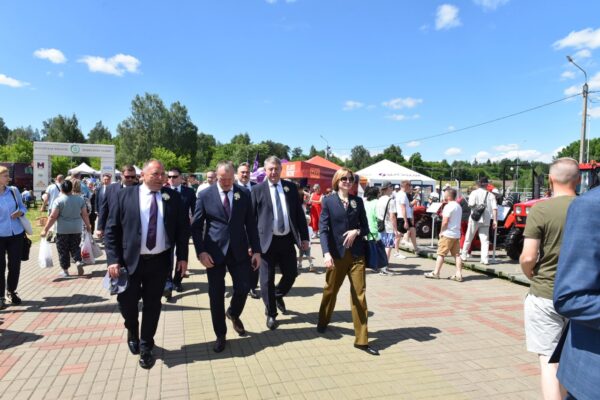 Делегация Брянской области посетила концерт на Могилевской земле