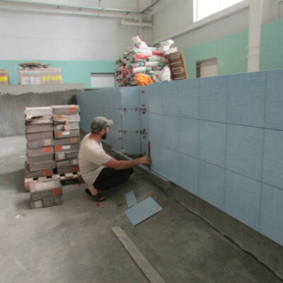 В строящемся Локотском СОКе строители завершают отделочные работы