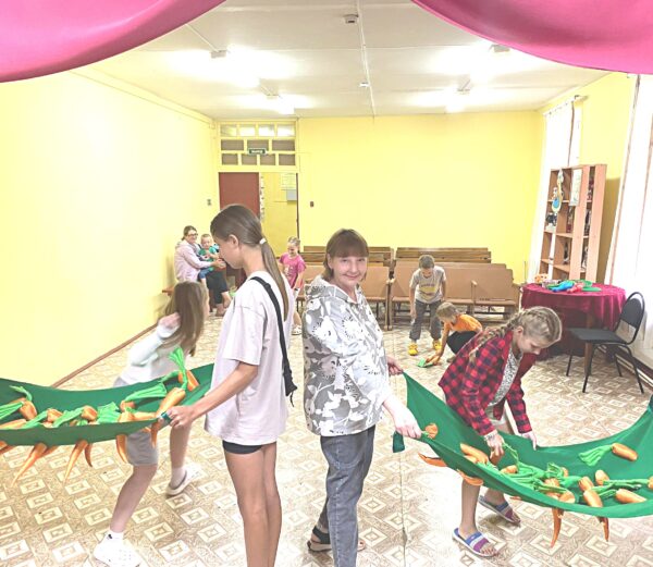 В Леденёвском сельском клубе прошла игровая программа «Морковный переполох»