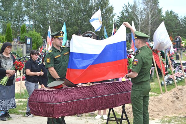   В Жуковке простились с героем – земляком Алексеем Белоусовым