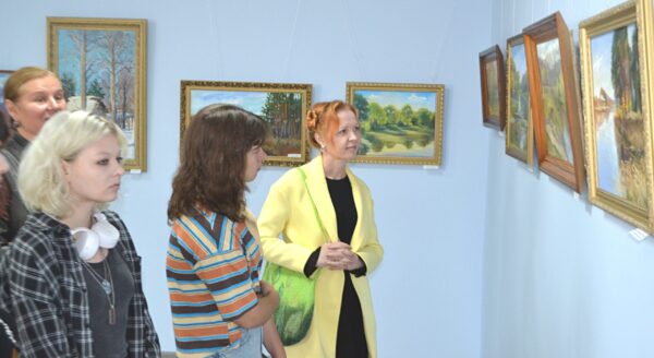 В Жуковке состоялось открытие выставки пейзажной живописи «Родные просторы»