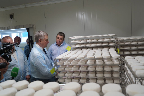 В ходе рабочей поездки в Жуковский округ губернатор посетил Жуковский молокозавод