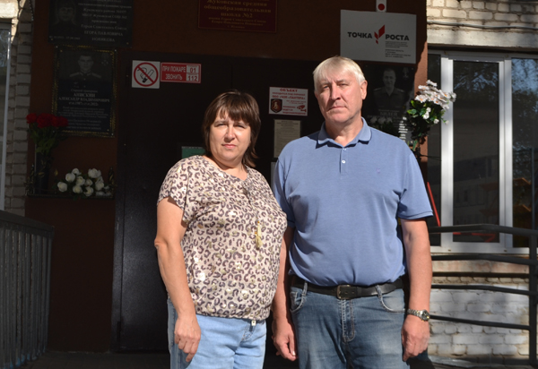 Жители Жуковки приходят на избирательные участки семейными парами