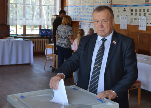 Глава Жуковского округа проголосовал на выборах