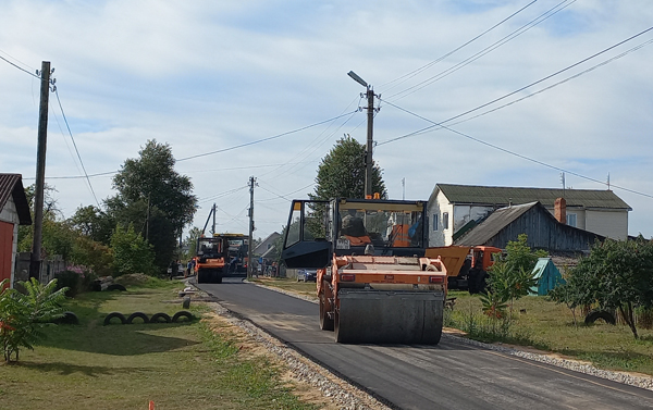  В Жуковке асфальтируют улицу Мадьяровскую