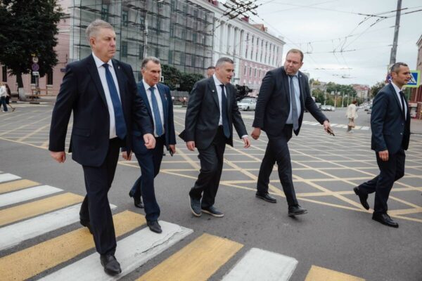 Приезд курского губернатора Хинштейна в Брянск грозит новой волной борьбы с коррупцией