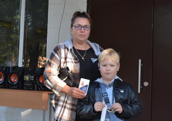 Жители Жуковки приходят на избирательные участки вместе с детьми