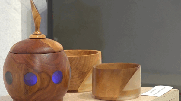 В Брянске открыта выставка деревянных изделий народного мастера Петрушина