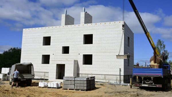 В Сураже для детей-сирот строятся два дома