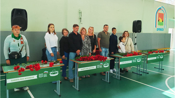 В школе №26 Брянска открыли Парты памяти четырех героев-выпускников