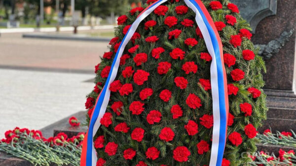 В день освобождения Брянщины состоялась церемония возложения цветов к стеле Воинской славы