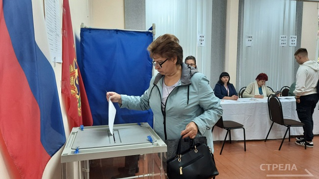 С самого утра в Брянске на участки для голосования идут избиратели