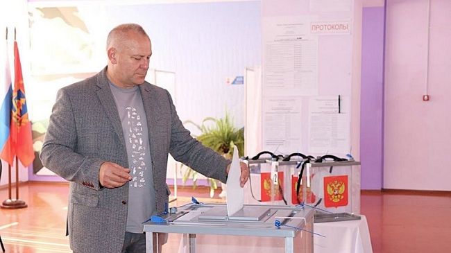 Оставил свой голос на выборах председатель Брянской областной Думы Валентин Суббот