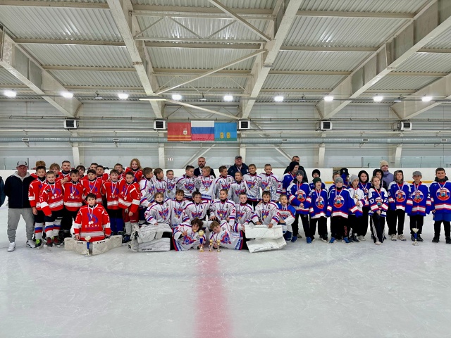 Юные жуковские хоккеисты заняли второе место на турнире в Смоленске