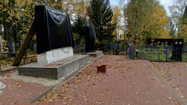 На кладбище в брянских Бежичах обустроили площадку возле воинского мемориала