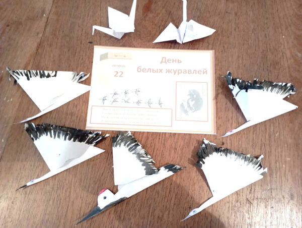 Сотрудники Шамординского ДК Жуковского округа  провели патриотическую акцию «Журавлиная песня»