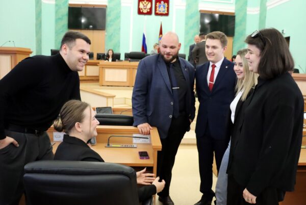 Молодые парламентарии обсудили вопросы патриотизма и гражданственности