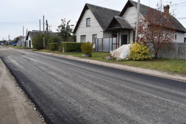 В брянской Клетне завершается ремонт дороги по улице Красных Партизан