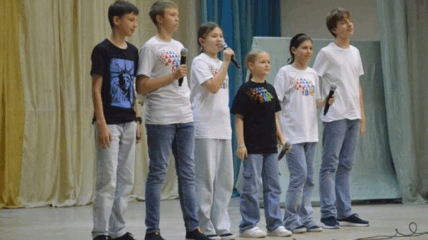 Участники брянской юниор-лиги «Академия КВН» проводят профильную смену