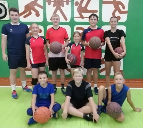 В Речицкой школе провели спортивные соревнования по баскетболу