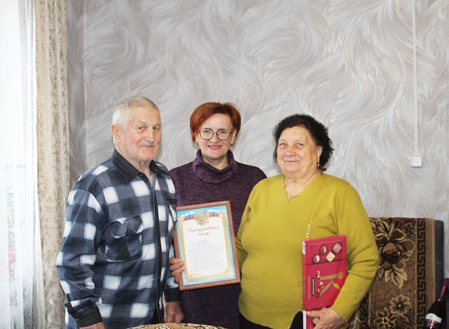 Супруги Храпоновы из Жуковки отметили бриллиантовую свадьбу