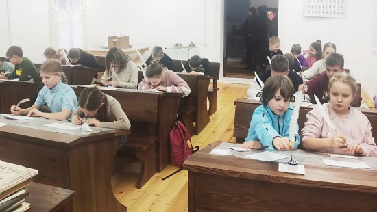 Сотрудники музея — заповедника «Овстуг» провели мастер — класс для юных посетителей