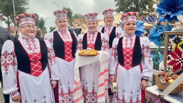 Председатель облДумы Валентин Суббот участвует в гомельском празднике «Дожинки-2025»