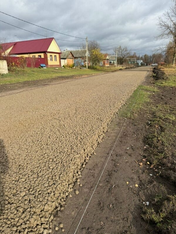 В клинцовском селе Киваи идет ремонт дороги