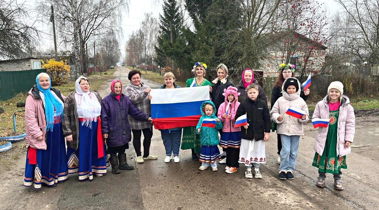 В селе Шамордино прошла поздравительная акция «Единство — наша сила!»