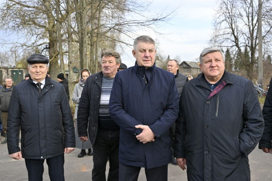 В приграничном брянском селе освятили купол и крест храма