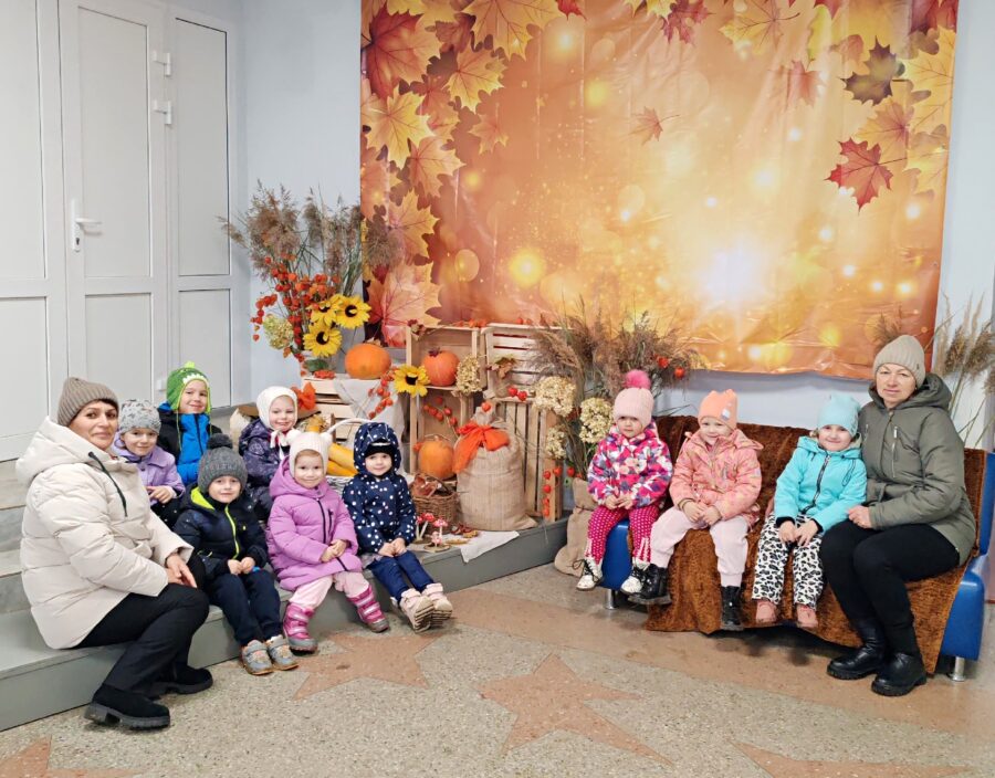 Сотрудники Дома культуры в Овстуге провели для детей выставку рисунков «Моя осень»