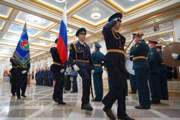 Александр Богомаз поздравил брянских судебных приставов с профессиональным праздником