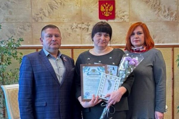 Жительнице Гордеевского района вручен сертификат на областной маткапитал