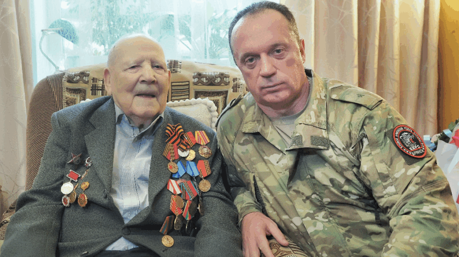 Командир «БАРС — Брянск» Сергей Антошин навестил столетнего ветерана войны