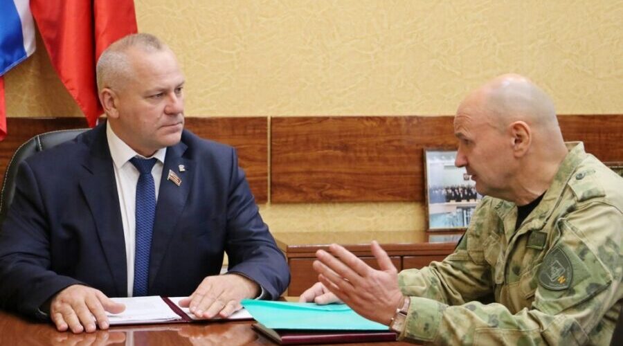 Председатель облДумы Валентин Суббот встретился с директором центра «Защита»