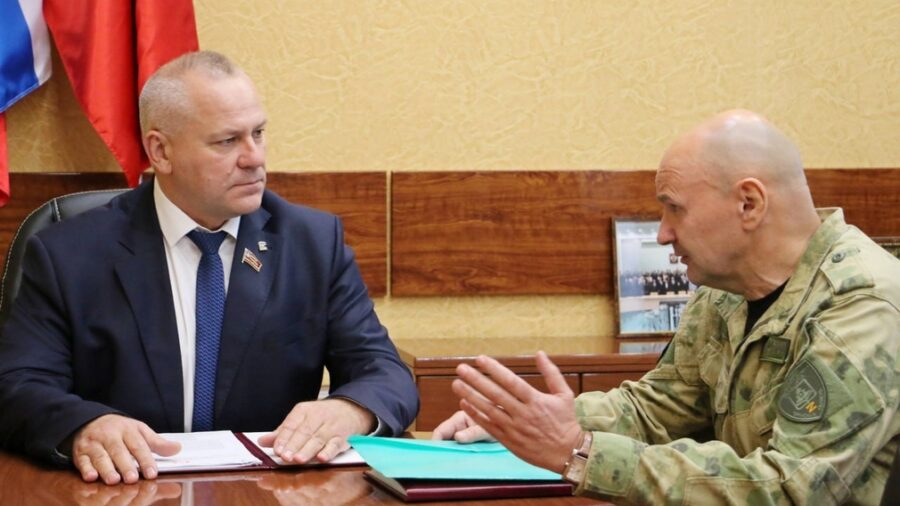 Председатель облДумы Валентин Суббот встретился с директором центра «Защита»