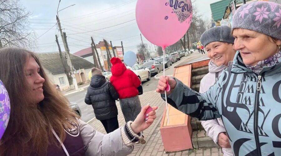 В Жуковке прошла акция  «Сердечко для мамы»