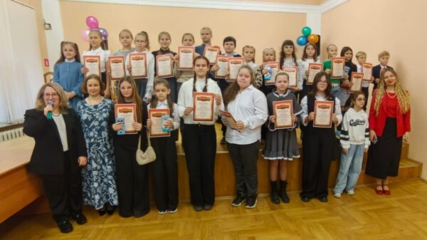 Победителям регионального конкурса «Я рисую музыку» вручены дипломы и сладости