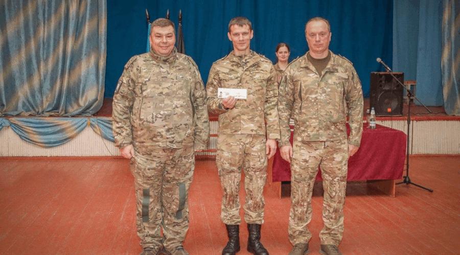 Бойцы и ветераны отряда «БАРС – Брянск» получили удостоверения ветеранов