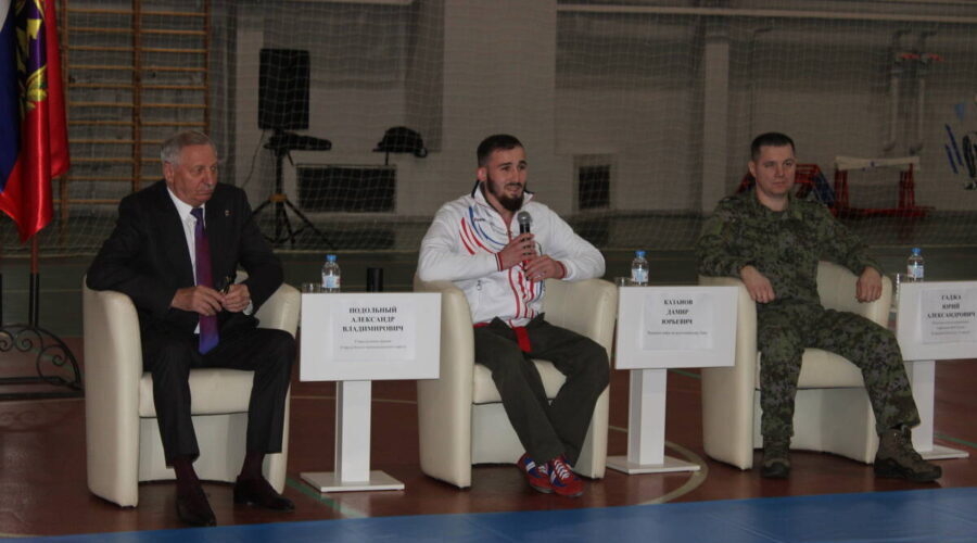 В Стародубе прошла встреча с чемпионом мира по рукопашному бою Дамиром Казановым