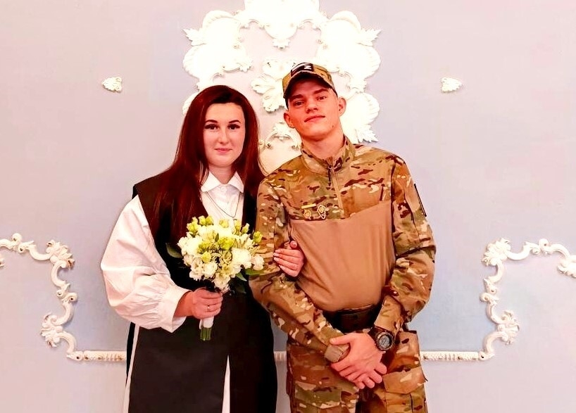 Сотрудники Стародубского отдела ЗАГС поздравили молодожёнов с регистрацией брака