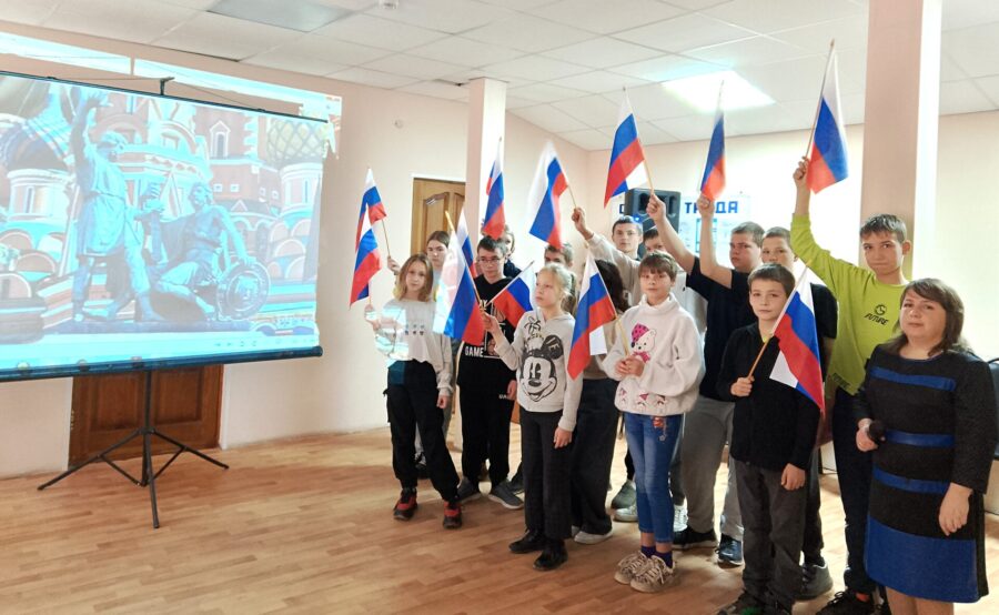 В Жуковском Парке культуры им. Ф.И.Тютчева прошёл устный журнал в честь Дня единства