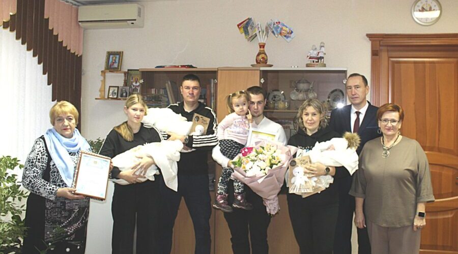 В семье жителей Жуковки  Натальи и Евгения Квакухиных  родилась тройня