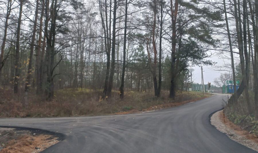 В Жуковке ремонтируют дорогу к Центру помощи детям