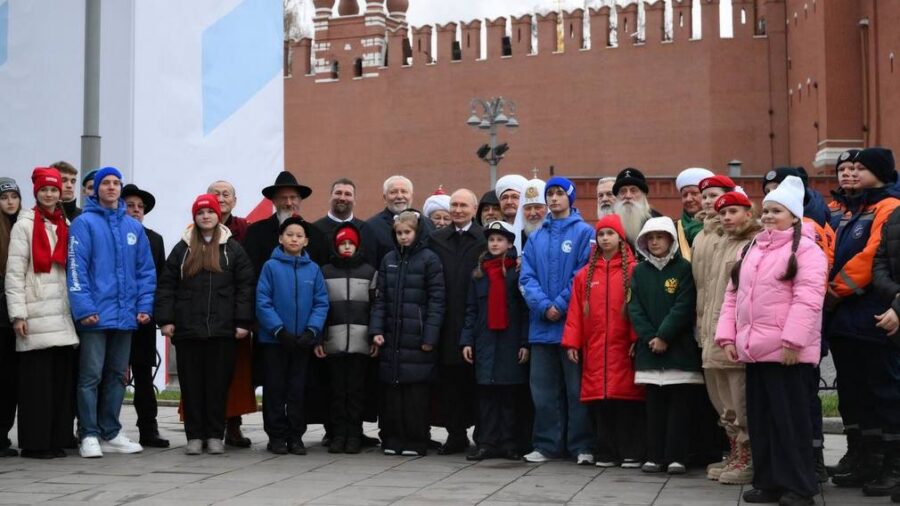 Брянская активистка вместе с Владимиром Путиным приняла участие в торжествах на Красной площади